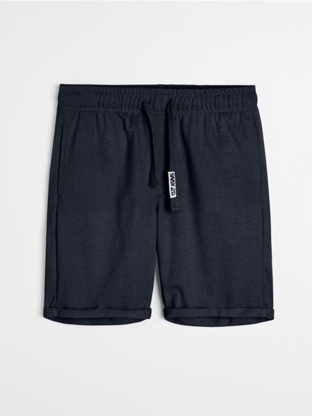 Szorty slim basic - granatowy. Niebieskie szorty męskie Sinsay, bez wzorów. Za 29.99 zł.