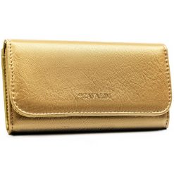 Duży portfel damski ze skóry ekologicznej w złotym kolorze, zamykany zatrzaskiem - 4U Cavaldi. Żółte portfele damskie 4U Cavaldi, bez wzorów, ze skóry ekologicznej. Za 45.00 zł.