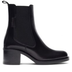 Botki GINO ROSSI. Czarne botki damskie Gino Rossi, bez obcasa, na słupku, bez zapięcia. Za 349.99 zł.