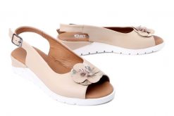 Artiker Relaks 58C3184, sandały damskie. Brązowe sandały damskie Artiker Relaks, bez wzorów, ze skóry, bez obcasa, na koturnie. Za 229.90 zł.