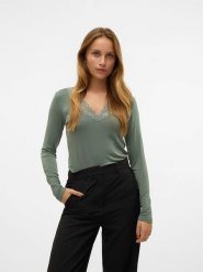 Vero Moda Koszulka w kolorze khaki rozmiar: L. Brązowe bluzki damskie Vero Moda, l, bez wzorów, z koronki, bez kołnierzyka. Za 79.03 zł.