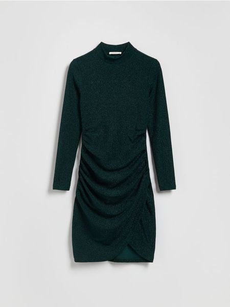 Błyszcząca sukienka z drapowaniem - morski. Zielone sukienki damskie Reserved, l, bez wzorów, z dzianiny, bez kołnierzyka, bez ramiączek, dopasowane. Za 129.99 zł.