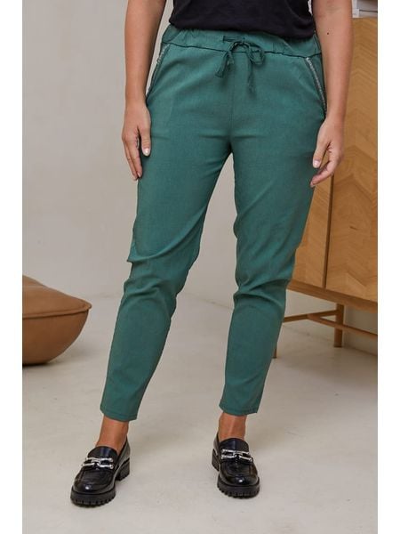 Curvy Lady Spodnie w kolorze ciemnozielonym rozmiar: 40/42. Zielone spodnie materiałowe damskie Curvy Lady, z aplikacjami, z bawełny, klasyczne, z standardowym stanem. Za 130.19 zł.