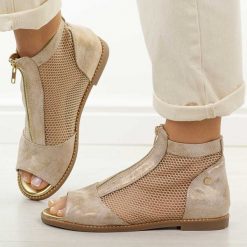 Złote sandały damskie Jezzi 24148-5. Żółte sandały damskie Jezzi, bez wzorów, z jeansu, bez obcasa, na płaskiej podeszwie. Za 219.00 zł.