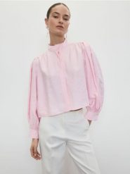 Koszula z modalu - pastelowy róż. Czerwone koszule damskie Reserved, l, bez wzorów, bez kołnierzyka, bez ramiączek. W wyprzedaży za 99.99 zł.