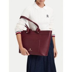 Torebka Beverly Hills Polo Club. Czerwone torebki klasyczne damskie Beverly Hills Polo Club, bez wzorów, bez dodatków. Za 299.99 zł.