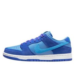 Nike SB Dunk Low Blue Raspberry. Niebieskie spodnie materiałowe męskie Nike, bez wzorów, z materiału, klasyczne, z standardowym stanem. Za 1,973.78 zł.