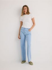 Bawełniany t-shirt z aplikacjami - biały. Białe t-shirty damskie Reserved, l, z aplikacjami, z bawełny, bez kołnierzyka. W wyprzedaży za 39.99 zł.