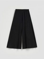 Spodnie palazzo - czarny. Czarne spodnie materiałowe damskie Reserved, bez wzorów, z dzianiny. Za 119.99 zł.