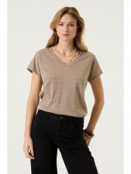 Garcia Koszulka w kolorze szarobrązowym rozmiar: S. Brązowe t-shirty damskie Garcia, s, bez wzorów, bez kołnierzyka. Za 95.95 zł.