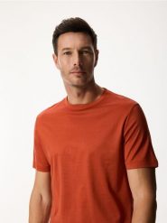 T-shirt regular z bawełną merceryzowaną - koralowy. Pomarańczowe t-shirty męskie Reserved, l, bez wzorów, z bawełny, bez kołnierzyka. Za 99.99 zł.