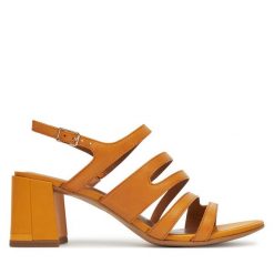 Sandały Tamaris. Zielone sandały damskie Tamaris, bez wzorów, bez obcasa, na koturnie. Za 349.99 zł.