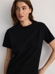 Bawełniany t-shirt regular - czarny. Czarne t-shirty damskie Reserved, l, bez wzorów, z bawełny, bez kołnierzyka. Za 29.99 zł.