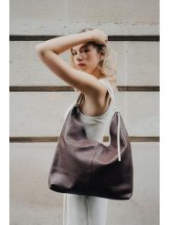 Maison héritage PARIS Skórzana torebka "Tejo" w kolorze brązowo-beżowym - 40 x 41 cm rozmiar: onesize. Brązowe torebki klasyczne damskie maison héritage PARIS, bez wzorów, z materiału, bez dodatków. Za 339.99 zł.