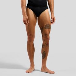 T-shirt sport Odlo F-Dry Light ECO col V. Czarne t-shirty męskie Odlo, m, bez wzorów, z materiału, bez kołnierzyka. Za 110.45 zł.