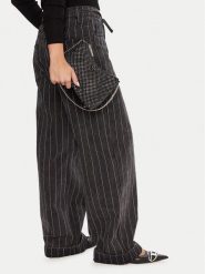 Guess Torebka HWCE93 50170 Czarny. Czarne torebki wieczorowe Guess, z aplikacjami, z materiału, wizytowe, bez kołnierzyka, bez ramiączek. Za 399.99 zł.