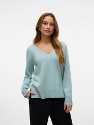 Vero Moda Sweter w kolorze błękitnym rozmiar: S. Niebieskie swetry klasyczne damskie Vero Moda, s, z wiskozy, bez kołnierzyka. Za 88.02 zł.