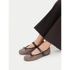 Baleriny GINO ROSSI. Szare baleriny damskie Gino Rossi, bez wzorów, bez obcasa. Za 229.99 zł.
