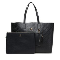 Torebka Tommy Hilfiger. Czarne torebki klasyczne damskie Tommy Hilfiger, bez wzorów, bez dodatków. Za 559.99 zł.