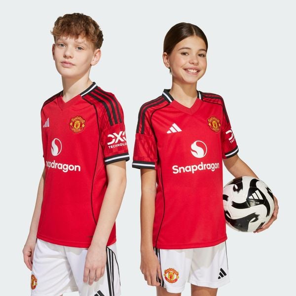 Koszulka Manchester United 25/26 Home Jersey. Czerwone bluzki damskie Adidas, bez wzorów, z jersey, bez kołnierzyka. Za 329.00 zł.