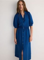 Sukienka midi z lyocellem - granatowy. Niebieskie sukienki damskie Reserved, l, bez wzorów, z lyocellu, bez kołnierzyka, bez ramiączek, midi, szmizjerki. W wyprzedaży za 79.99 zł.