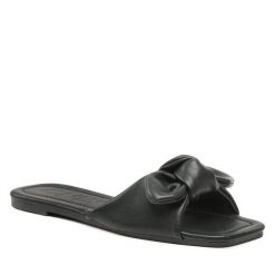 Klapki ONLY Shoes. Czarne klapki damskie ONLY Shoes, bez wzorów, bez obcasa. Za 79.99 zł.