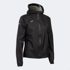 Kurtka do biegania damska Joma R-City Iconic Raincoat. Czarne kurtki damskie Joma, s, bez wzorów, z poliamidu, bez kaptura. Za 309.99 zł.