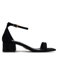 Sandały Steve Madden. Czarne sandały damskie Steve Madden, bez wzorów, bez obcasa, na słupku. Za 359.99 zł.