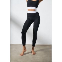 Legginsy do jogi Moonholi Basic z długimi nogawkami. Czarne bielizna termoaktywna damska MOONHOLI, l, bez wzorów. Za 359.00 zł.