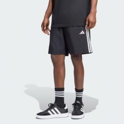 Szorty z tkaniny Essentials 3-Stripes Chelsea Lite. Białe szorty męskie Adidas, bez wzorów, z materiału, klasyczne. Za 119.00 zł.