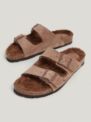 Pepe Jeans FOOTWEAR Skórzane klapki w kolorze brązowym rozmiar: 41. Brązowe klapki damskie Pepe Jeans FOOTWEAR, bez wzorów, z jeansu, bez obcasa. Za 162.95 zł.
