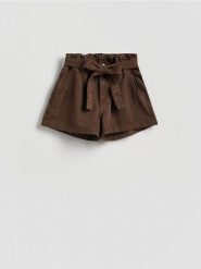 Jeansowe szorty z wiązaniem - dark grey jeans. Szare szorty damskie Reserved, bez wzorów, z bawełny. W wyprzedaży za 59.99 zł.