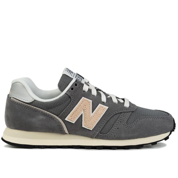 Buty damskie sportowe do chodzenia New Balance. Białe buty sportowe na co dzień damskie New Balance, bez wzorów, trekkingowe. W wyprzedaży za 329.00 zł.