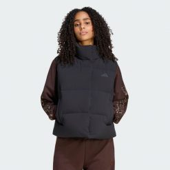 KAMIZELKA PUCHOWA HELIONIC. Czarne kamizelki damskie Adidas, m, z materiału. Za 569.00 zł.