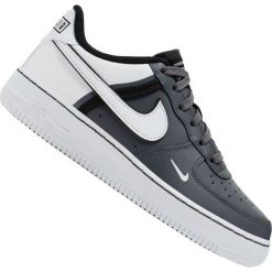 Buty Nike Air Force 1 LV8 2 Jr CI1756-002. Białe buty sportowe na co dzień damskie Nike, bez wzorów, z materiału, nike air force. W wyprzedaży za 429.00 zł.