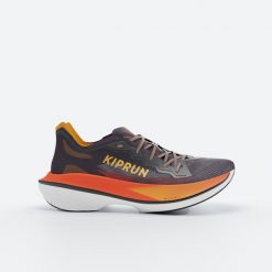 Buty do biegania damskie Kiprun KD900X LD2. Brązowe obuwie do biegania damskie KIPRUN. Za 749.99 zł.