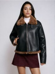 Kurtka bomberka z ocieplanym futerkiem - czarny. Czarne kurtki damskie Sinsay, l, bez wzorów, bez kaptura. Za 139.99 zł.