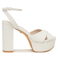 Sandały Buffalo. Białe sandały damskie Buffalo, bez wzorów, bez obcasa, na słupku. Za 429.99 zł.