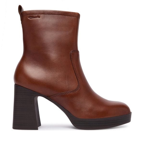 Botki Tamaris. Brązowe botki damskie Tamaris, bez obcasa, na słupku, bez zapięcia. Za 469.99 zł.