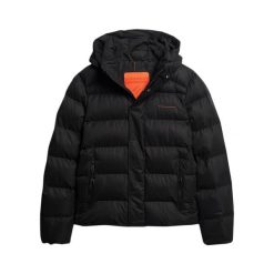 Sportowa kurtka z kapturem z mikrofibry Superdry. Czarne kurtki treningowe męskie Superdry., m, z aplikacjami, z materiału. Za 510.40 zł.