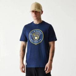 T-Shirt MLB Milwaukee Brewers New Era bleu marine. Niebieskie t-shirty męskie New Era, m, bez wzorów, z materiału, bez kołnierzyka. Za 174.00 zł.