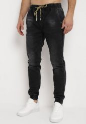 Czarne Jeansy Joggery ze Sznurkiem w Talii i Ściągaczami Serrona. Czarne jeansy męskie Born2be. Za 129.99 zł.
