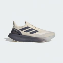 Buty Pureboost 5 Running. Brązowe obuwie do biegania damskie Adidas. Za 381.50 zł.