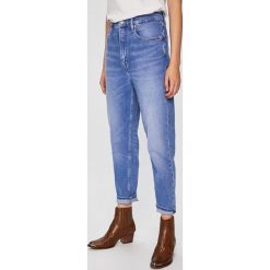 Tommy Jeans - Jeansy TJ 2004. Niebieskie jeansy damskie Tommy Jeans, z podwyższonym stanem. W wyprzedaży za 289.90 zł.