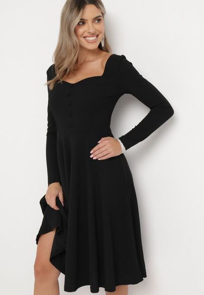 Czarna Rozkloszowana Sukienka Midi z Ozdobnymi Guzikami Aramita. Czarne sukienki damskie Born2be, s, z aplikacjami, wizytowe, bez kołnierzyka, bez ramiączek, maxi, rozkloszowane. Za 89.99 zł.