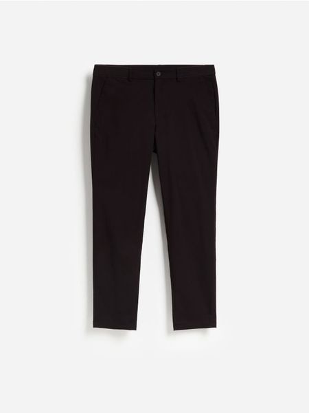 Spodnie chino slim fit - mahoniowy. Brązowe spodnie materiałowe męskie Reserved, bez wzorów, z tkaniny. Za 159.99 zł.