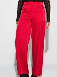 Satynowe spodnie wide leg - czerwony. Czerwone spodnie materiałowe damskie Sinsay, bez wzorów, z satyny. W wyprzedaży za 24.99 zł.