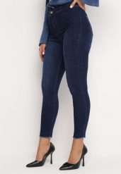 Niebieskie Jeansy Skinny z Postrzępionymi Nogawkami Nogoi. Niebieskie jeansy damskie Born2be. Za 59.99 zł.