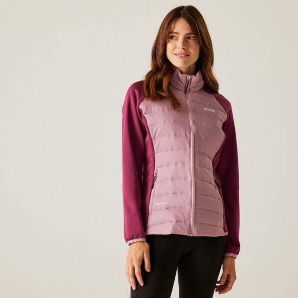 Clumber V damska kurtka hybrydowa. Fioletowe kurtki damskie Regatta, bez wzorów, z materiału, bez kaptura. W wyprzedaży za 250.00 zł.