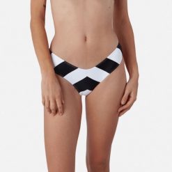 Barts Ellai High Cut Briefs Black. Czarne bikini damskie Barts, bez wzorów. Za 155.00 zł.